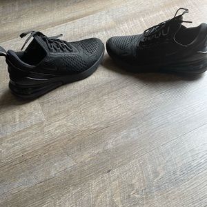 Black Nike 270.